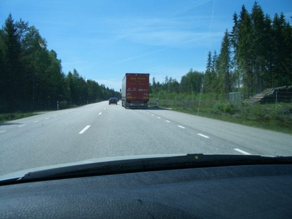 Seitenstreifen auf schwedischen Landstraßen und Autobahnen- Hej Sweden