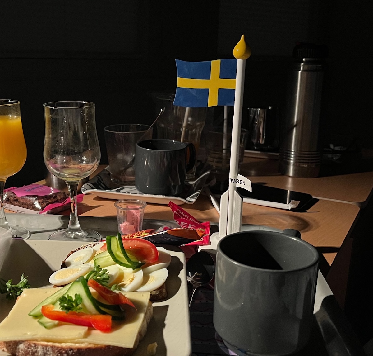 Schwedische Flagge auf Tablett