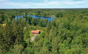 Rotes Ferienhaus in Schweden am See