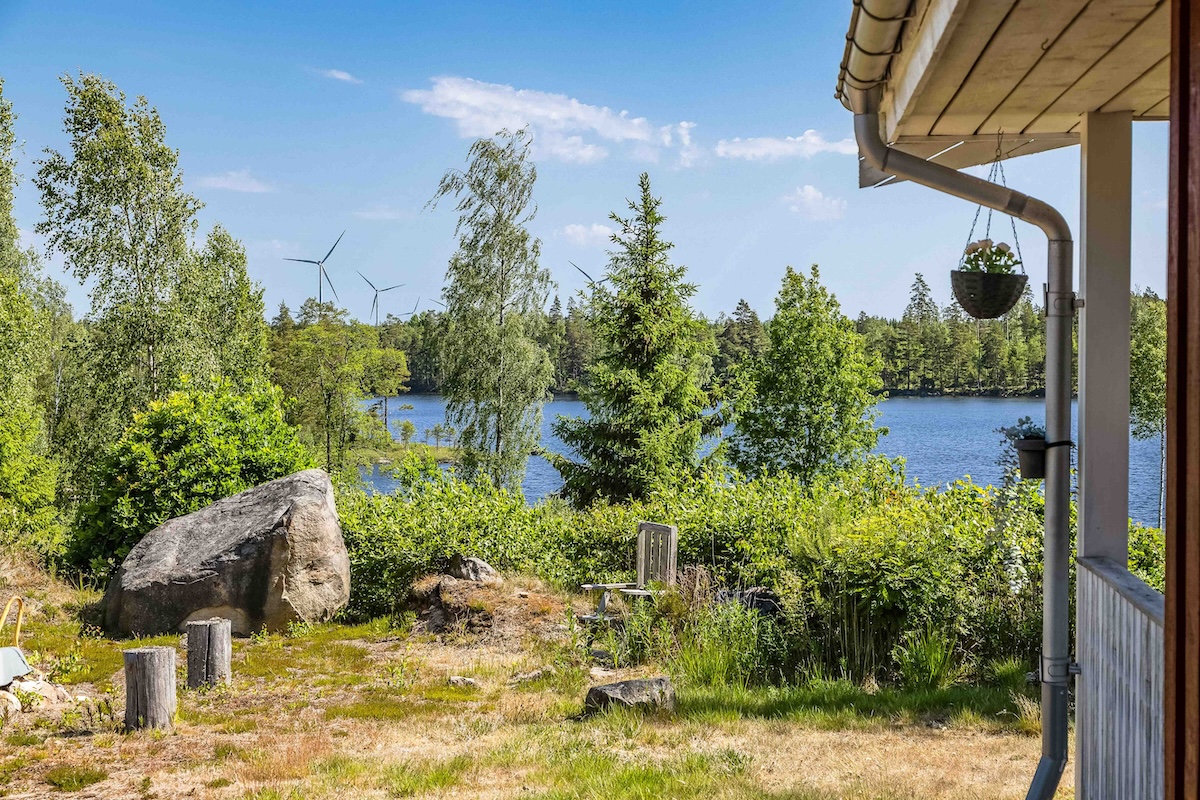 Ferienhaus mit Aussicht auf einen See in Schweden