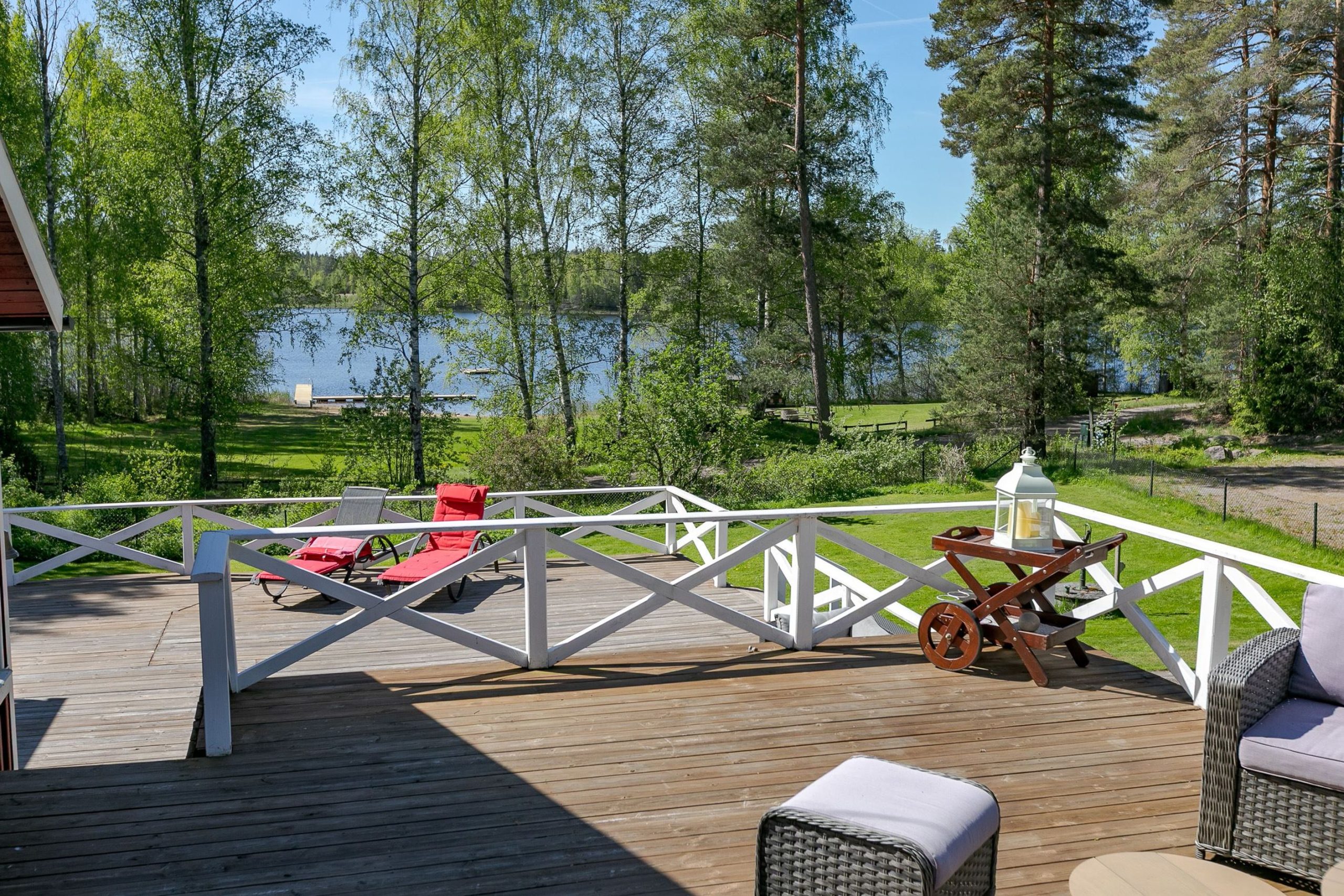 Aussicht auf See in Schweden vom Haus aus