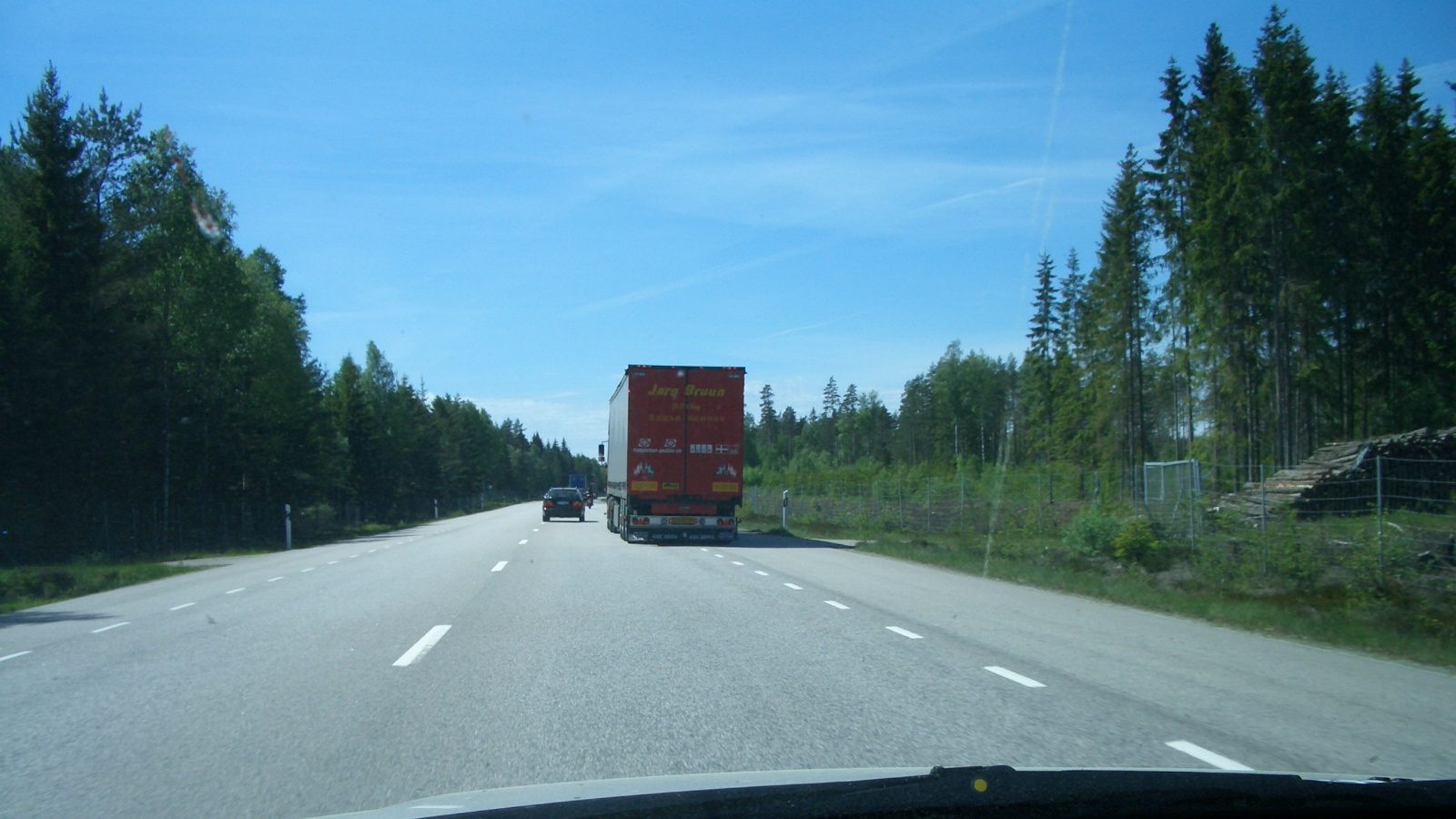Seitenstreifen auf schwedischen Landstraßen und Autobahnen- Hej Sweden